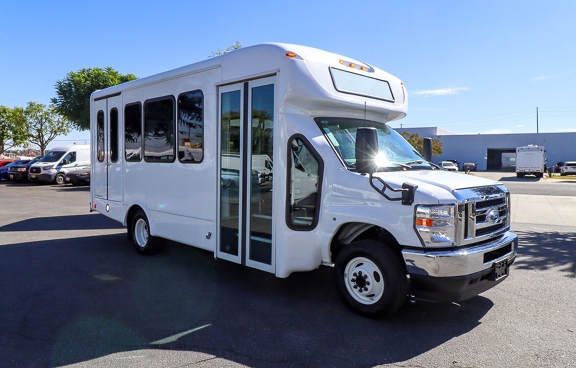 Ford Starcraft Bus